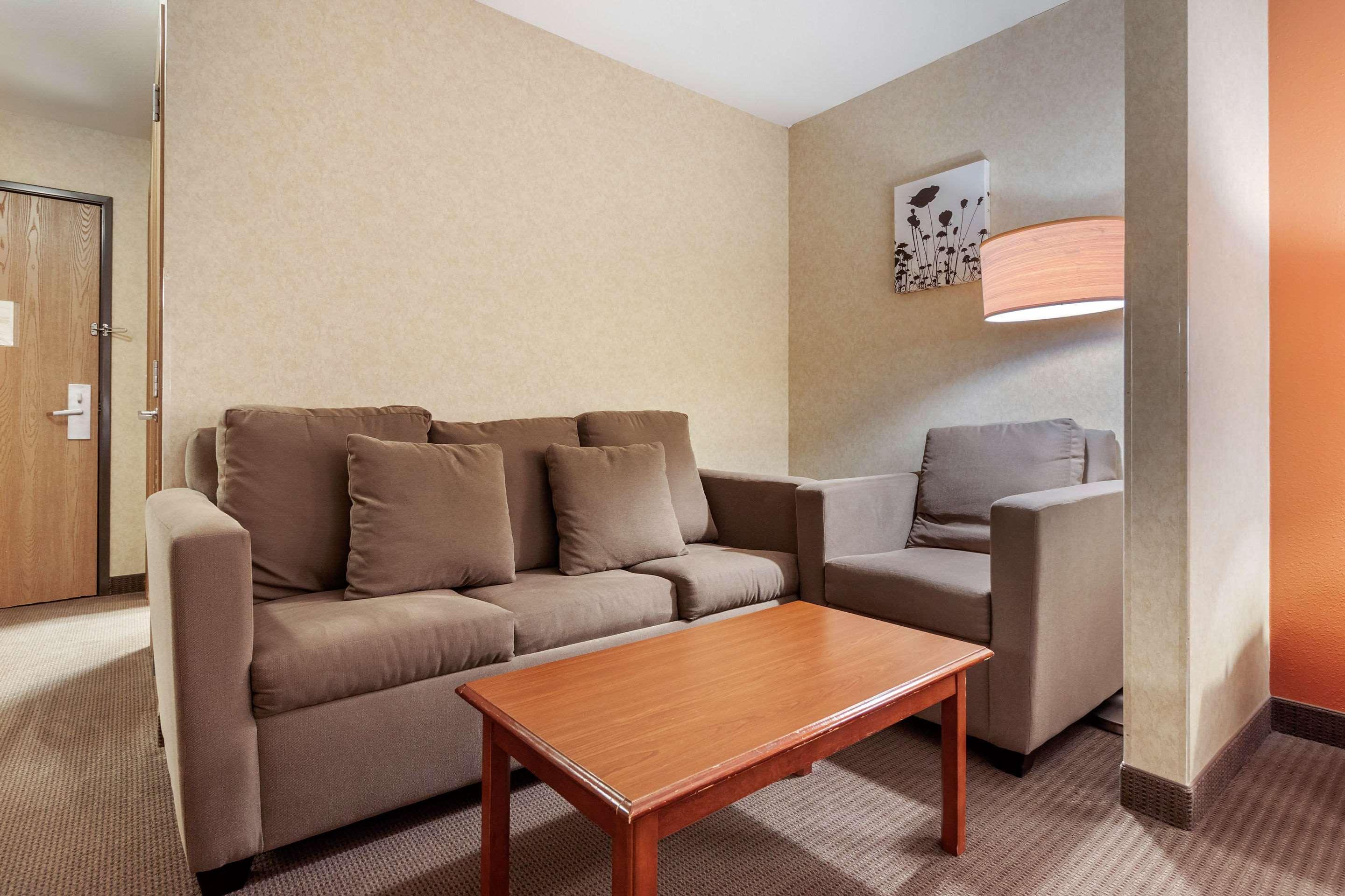 Sleep Inn & Suites Hays I-70 Bagian luar foto