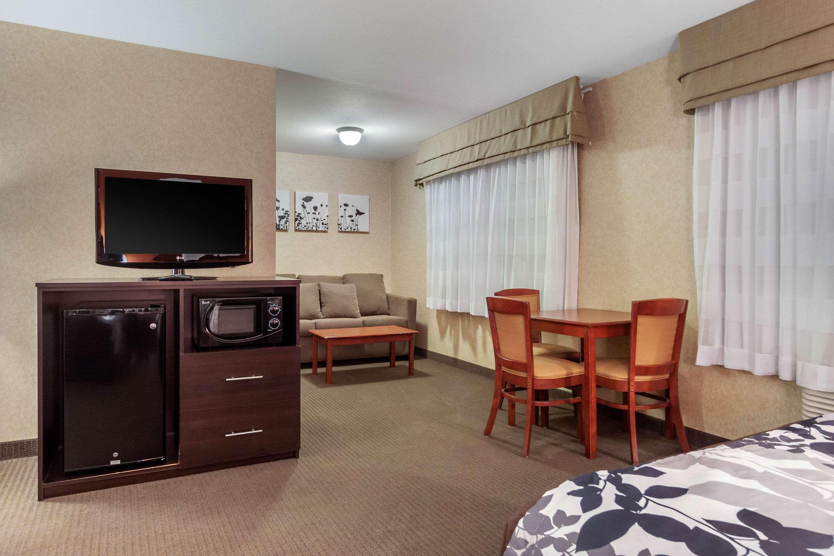 Sleep Inn & Suites Hays I-70 Bagian luar foto